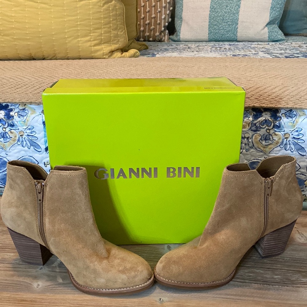 Gianni Bini Tamie Boots Size 9